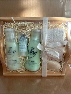 Wella Lifetex Wellness Bath & Body Set - Light Green and Cream